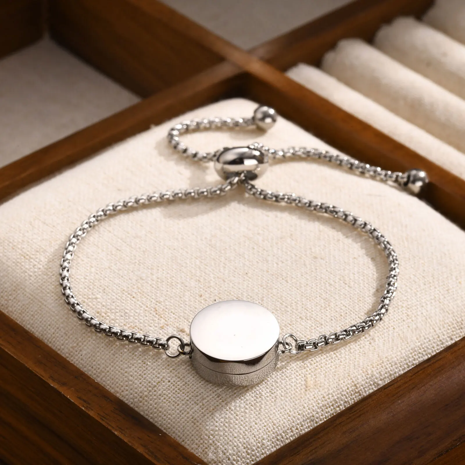 Stainless Steel Jewelry Cremation Funeral Urn Bangle For Ashes Urn Bracelet Openable Round Box Adjustable Bead Chain