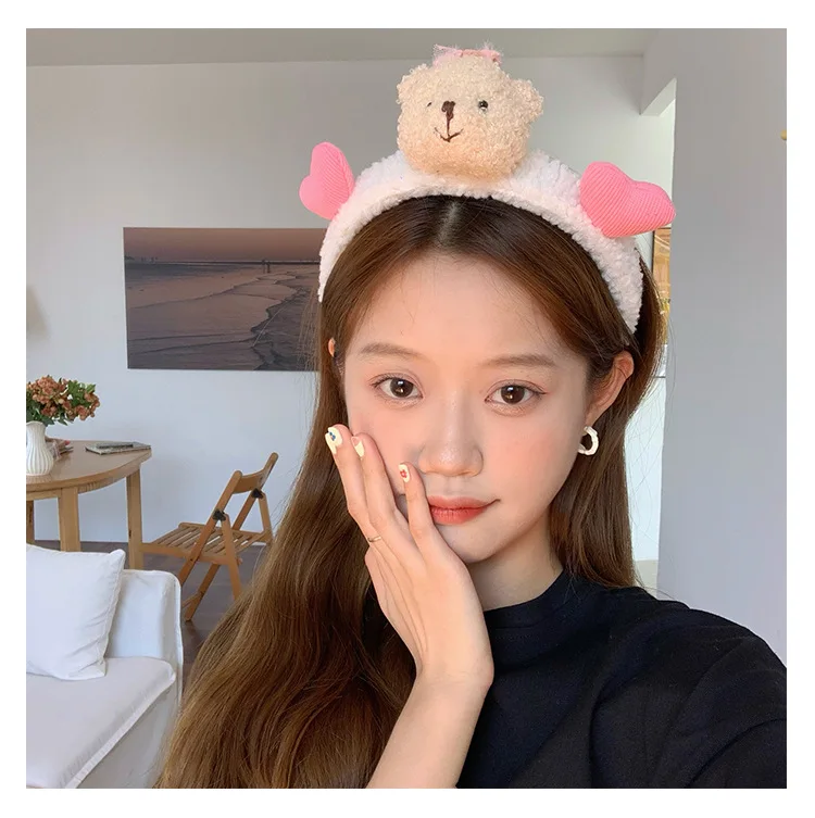 Cute bear hair band three-dimensional cartoon plush play doll head hoop girl heart wash hair card wide edge press hair card girl