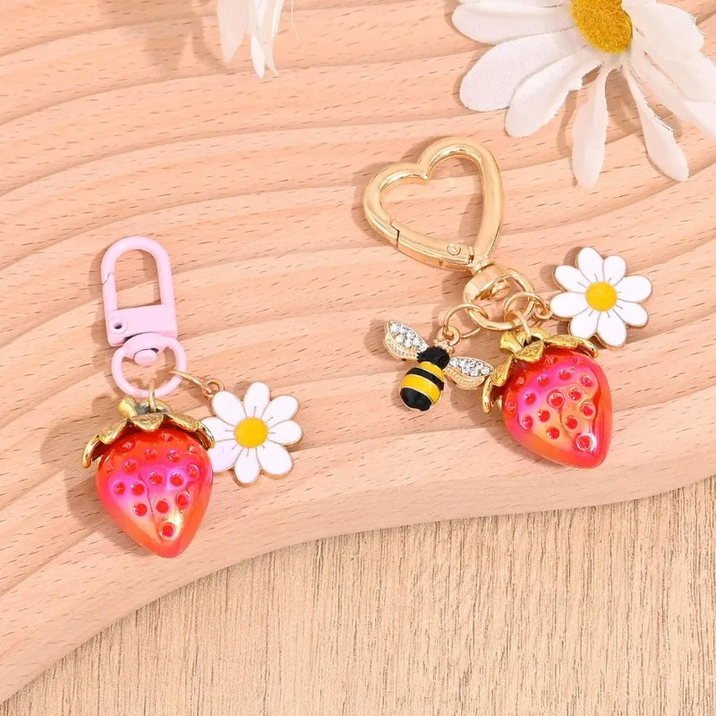

Cute Strawberry White Daisy Keychains Y2k Fruit Kawaii Heart Flower Keyring Backpack Pendants Men women Gift Jewelry Gifts