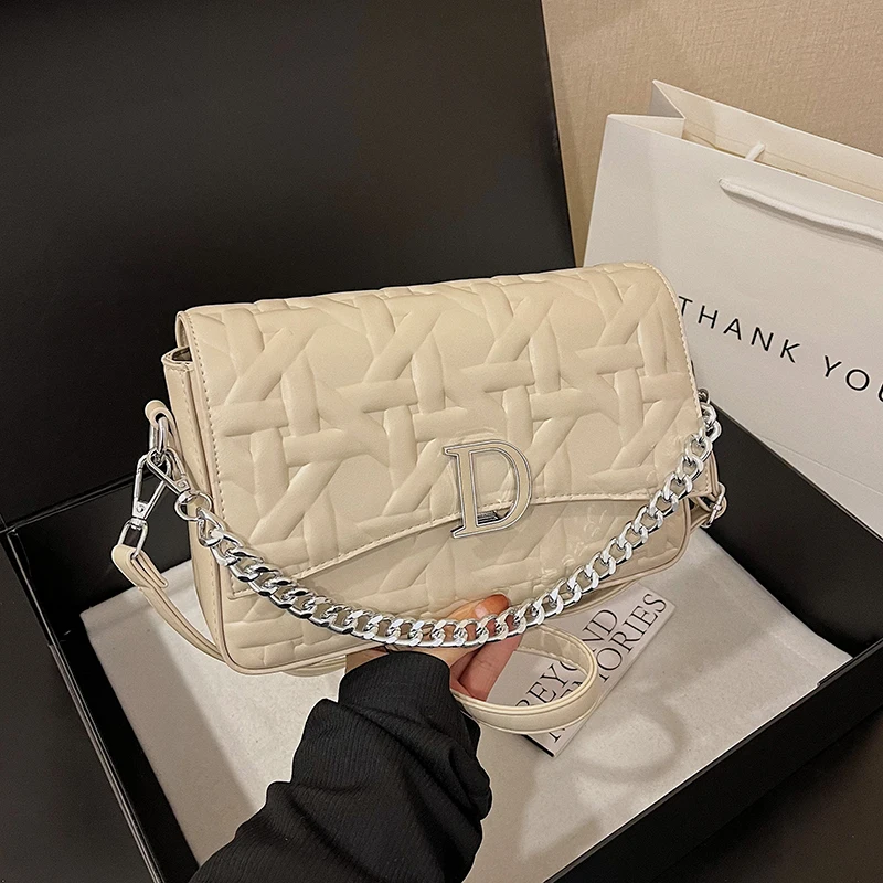 

Modern Vintage Inspired Tote Bag - Elegant Large Capacity Leather Shopper with Minimalist Designer Details