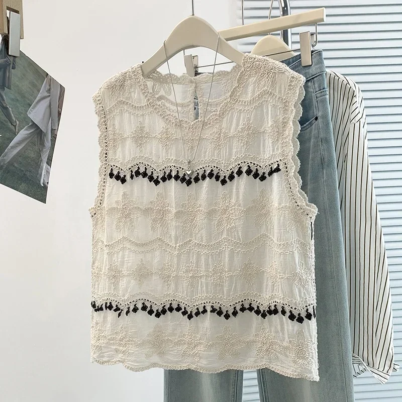 Women's Lace Embroidery Blouse Tassel Sleeveless Linen Tank Top Open Knit Tops Boho Chic Summer Beach Vacation Outfit