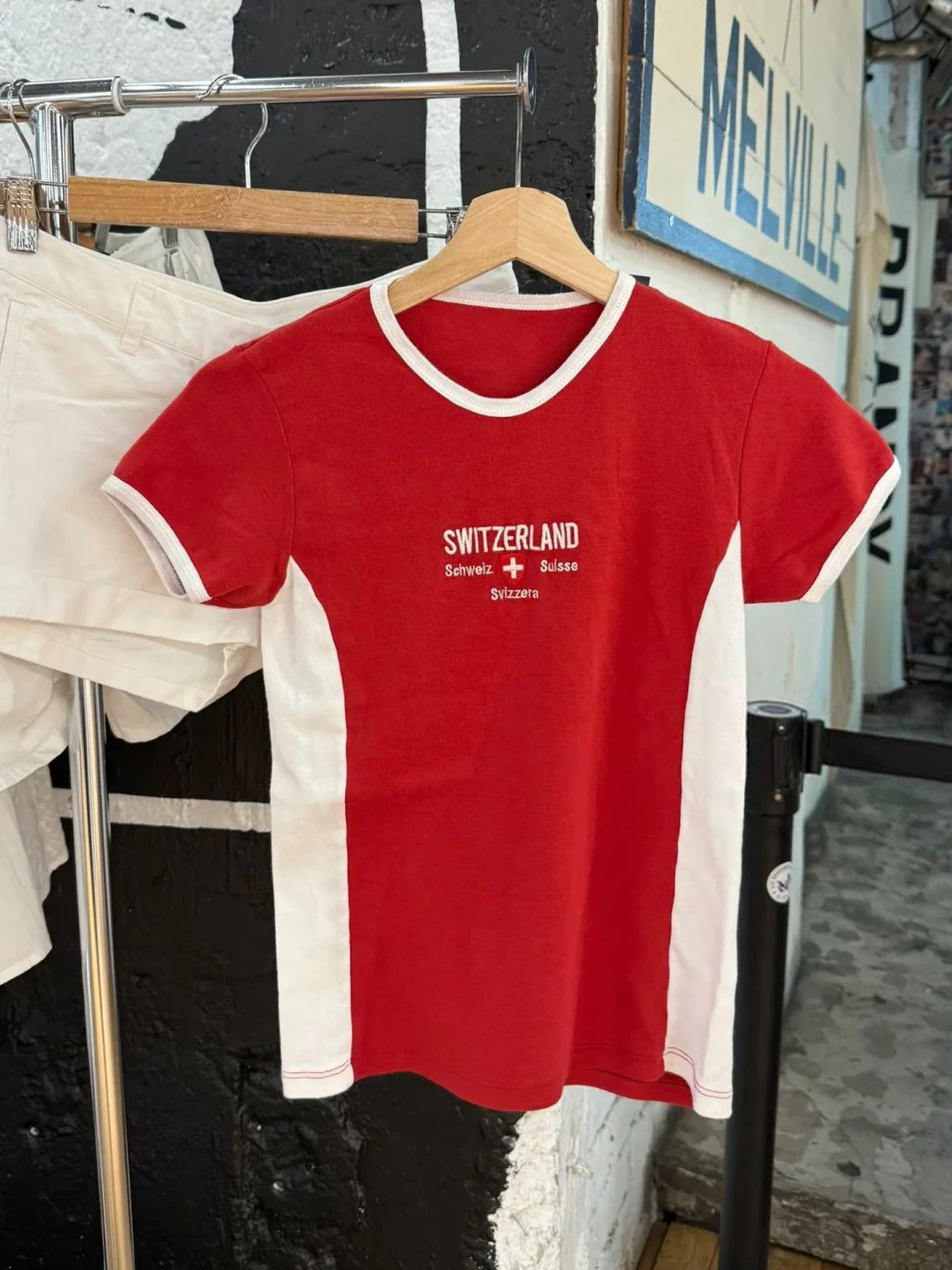 

Letter Embroidery T-shirt Woman Summer Round Neck Short Sleeve Tshirt Female Sweet Fashion Chic Red White Pachwork Slim Tee Tops