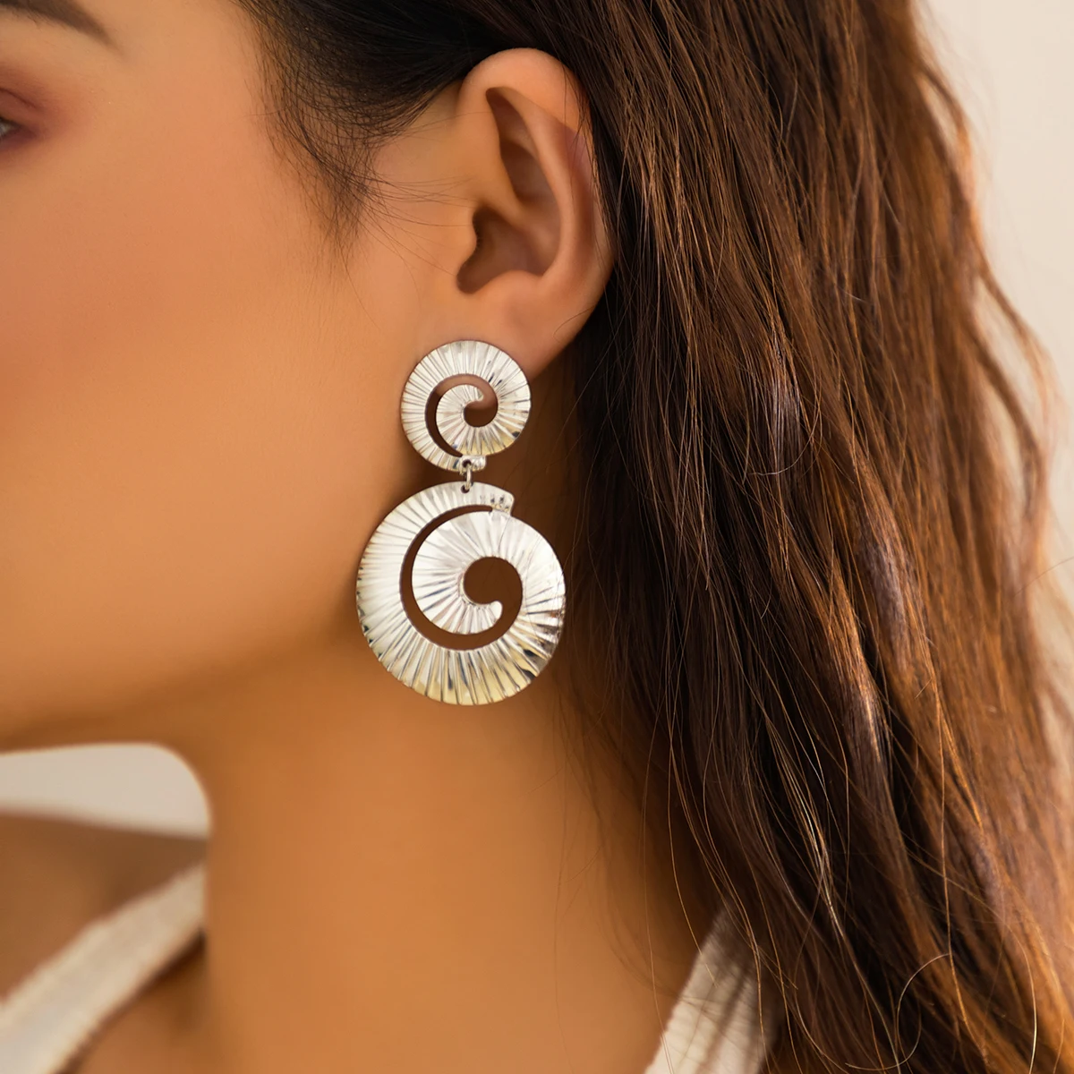 Exaggerated Big Hollowed Out Round Pendant Earrings for Women Trendy Large Drop Earrings 2023 Fashion Jewelry Accessories Female
