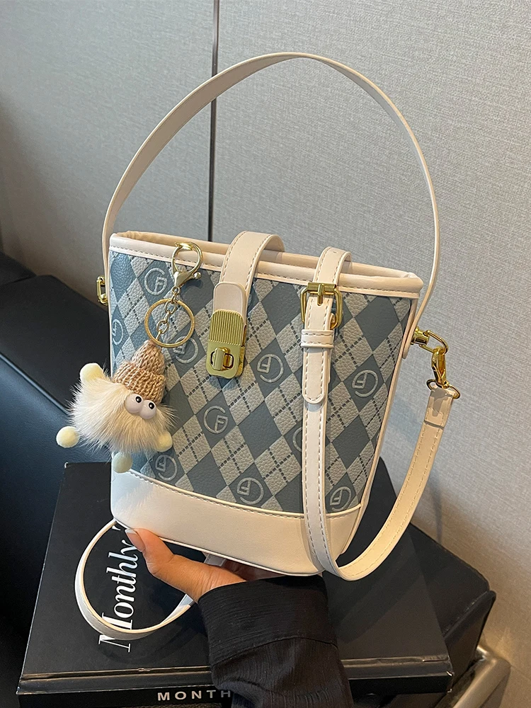 

Fashionable Bucket Bag Women's Shoulder Bag Outgoing Color Contrast Handbag Korean Style Leisure Crossbody Bag Soft PU Leather