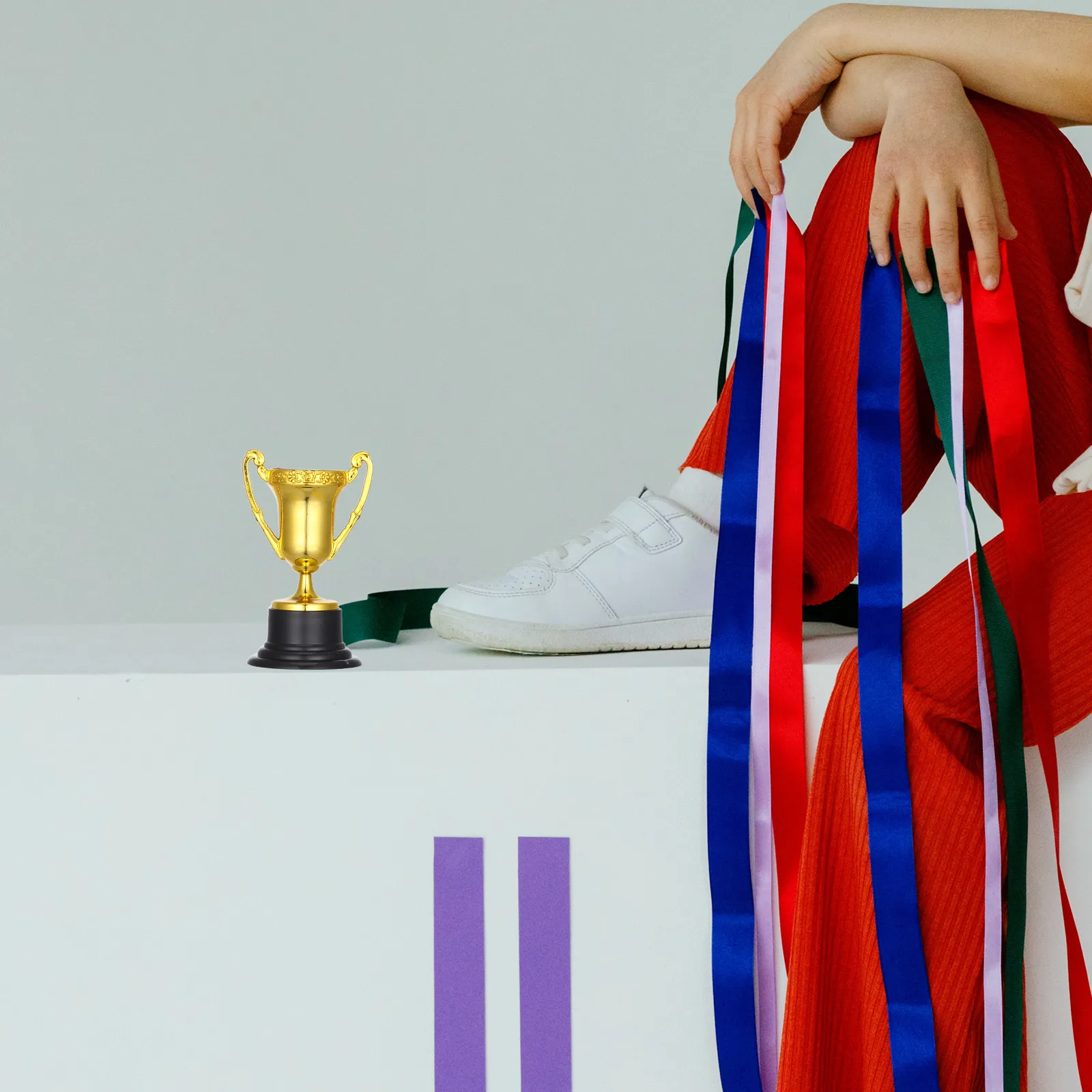 

10 шт. миниатюрных пластиковых наградных кубков для детей, маленькие призы для соревнований, вечеринок, школьных мероприятий