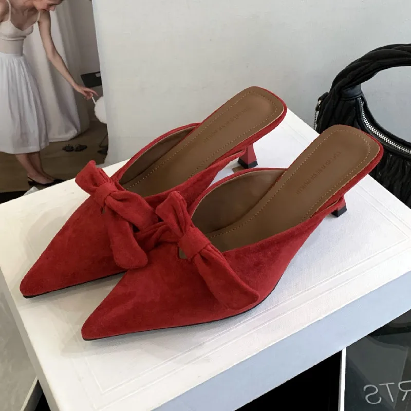 

Современные тапочки из искусственной замши с острым носком, сандалии, женские пикантные шлепанцы с открытой спиной и бантом, туфли-лодочки-мулы, модная брендовая дизайнерская обувь для вечеринок