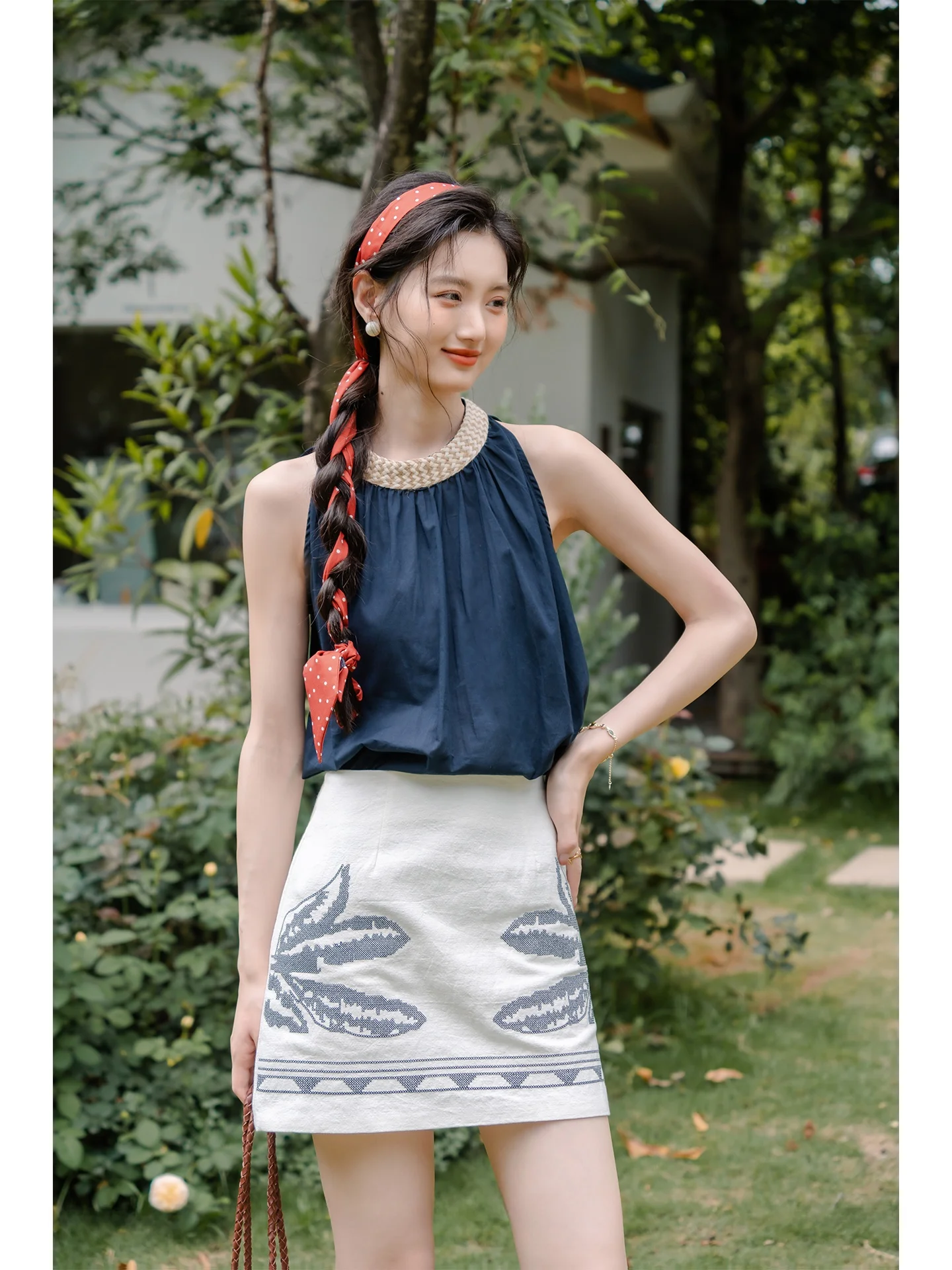 

Уникальный красивый синий топ с открытыми плечами и бретельками для женщин, летняя уличная одежда, тонкий топ из смесового хлопка и полиэстера