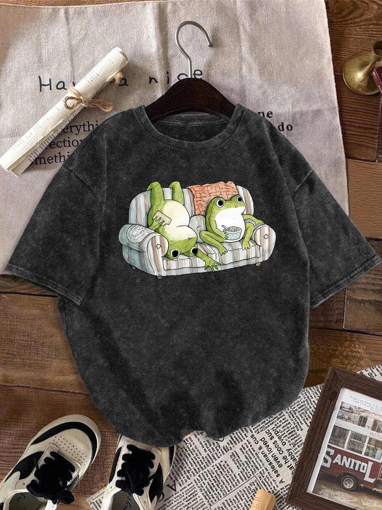 Vintage Acid Wash T-Shirt Funny Frog Sofa Graphic Tee Retro Oversized Streetwear Top Washed Cotton Hip Hop Casual Short Sleeve
