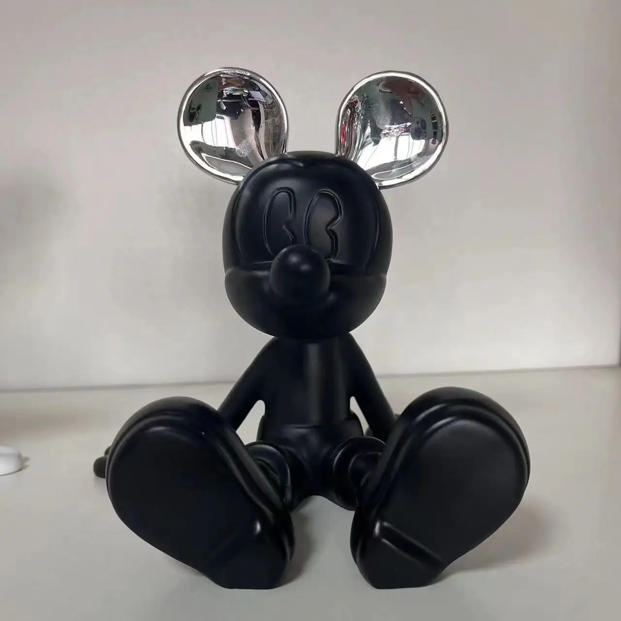 Bandai Disney Mickey Mouse Cartoon Figur sitzen Haltung Harz Modell Puppe Spielzeug für lebende Anime Statue Dekor Raum Ornament Geschenk 10