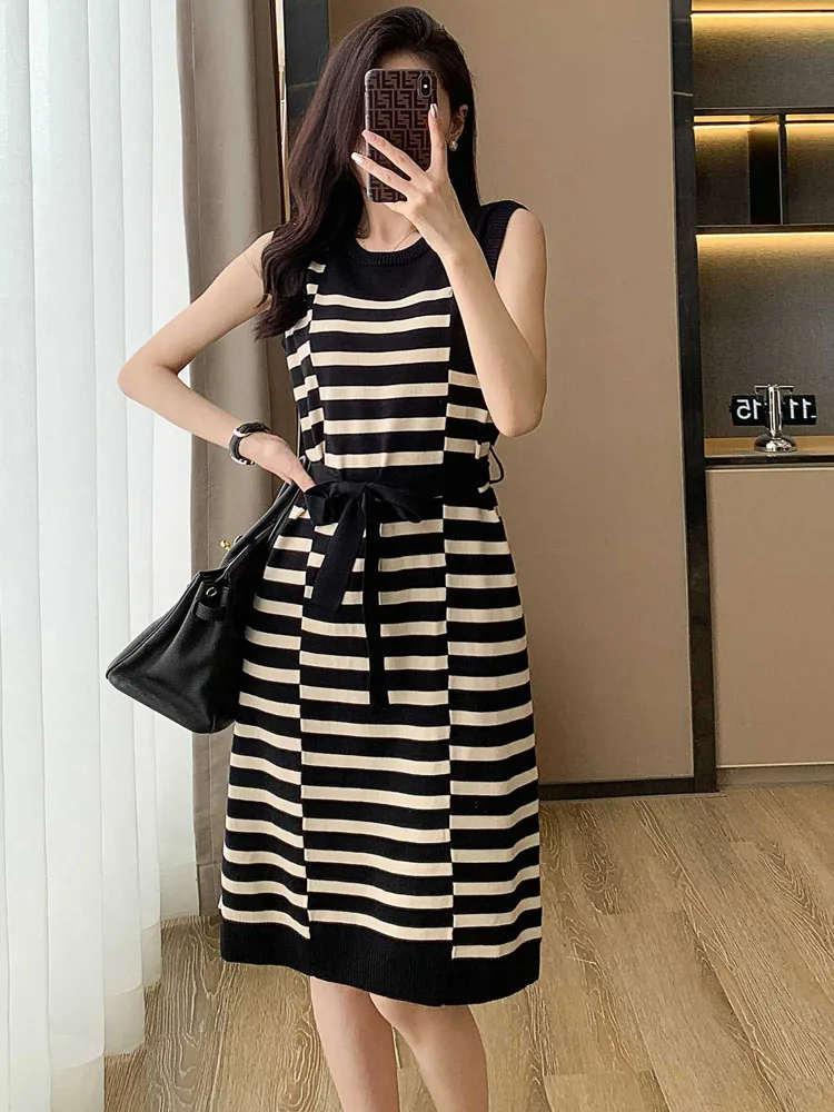 Dzianinowe sukienki imprezowe w paski dla kobiet na lato Elegancki temperament Okrągły kołnierzyk Bez rękawów Casual Lace Up Midi Dress Femme