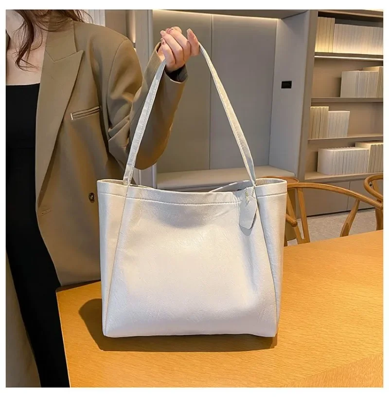 

Stylish Casual Fashionable Women's Messenger Bag Luxury Brand Large Capacity Diaper Bag Classic Designer Paris Inspired