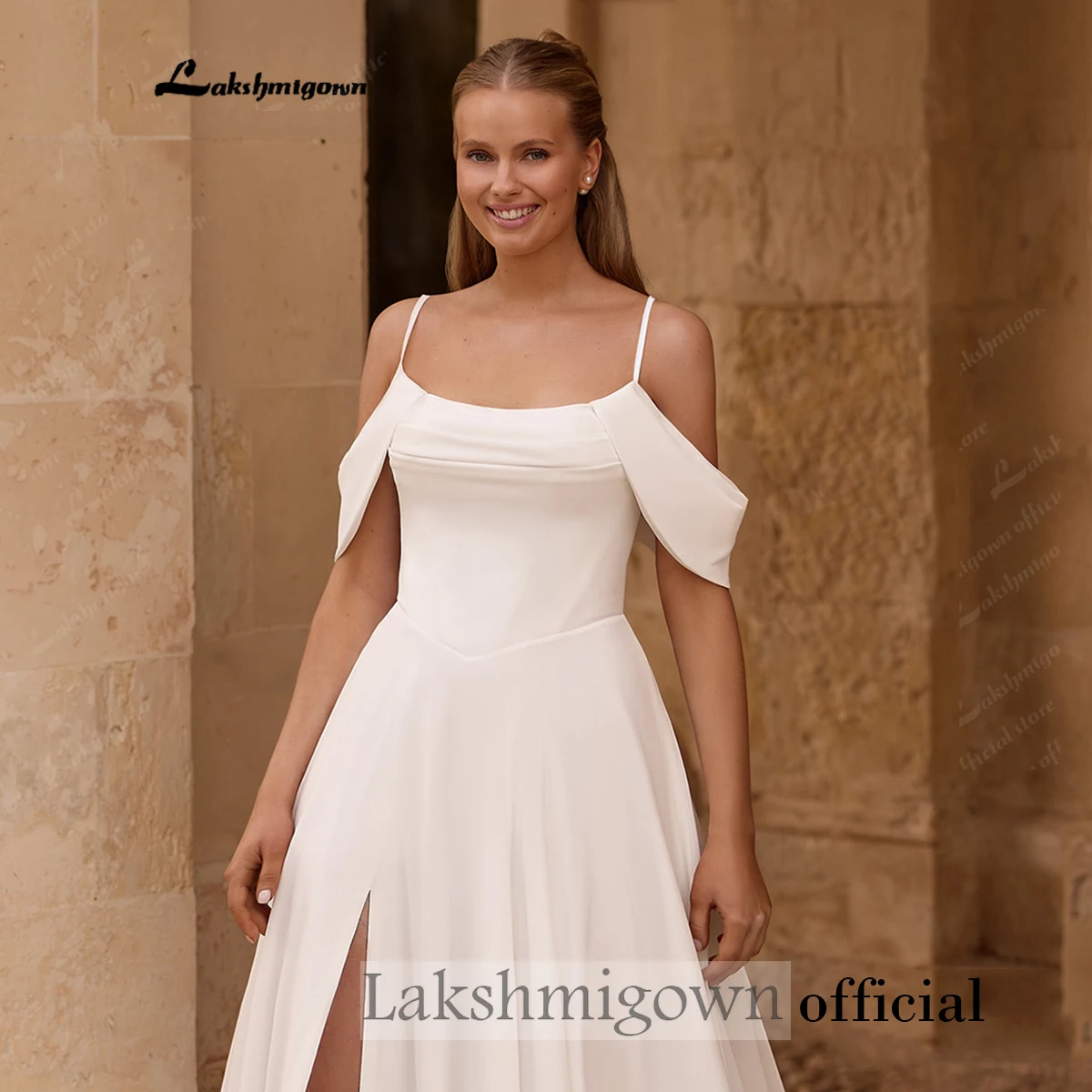 Minimalistisches Chiffon-Brautkleid, schulterfreies Design, Spaghettiträger, hoher Schlitz, A-Linien-Schnitt, Hochzeitskleid für Kirche, Outdoor-Hochzeit, nach Maß. – Detail 7
