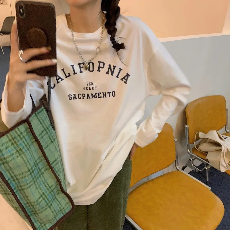 قميص نسائي فضفاض بأكمام طويلة على الطراز الكوري من القطن الخالص، قميص أساسي مع طباعة حروف، أنيق وعملي متعدد الاستخدامات