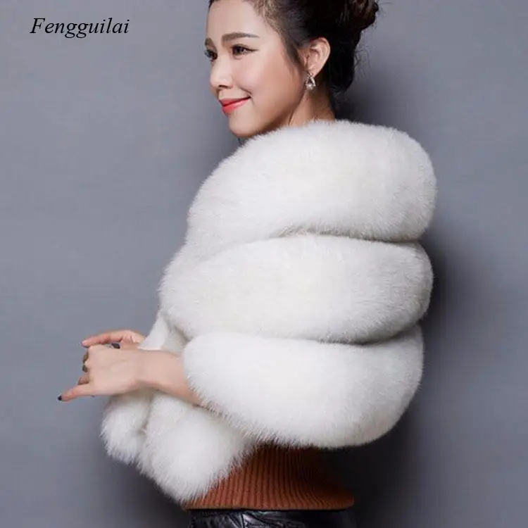 Autumn Winter New Fashion Imitation Fox Fur Grass Shawl Faux Fur Vest Jacket Cloak Pocket Elegant Female White,pink,gray