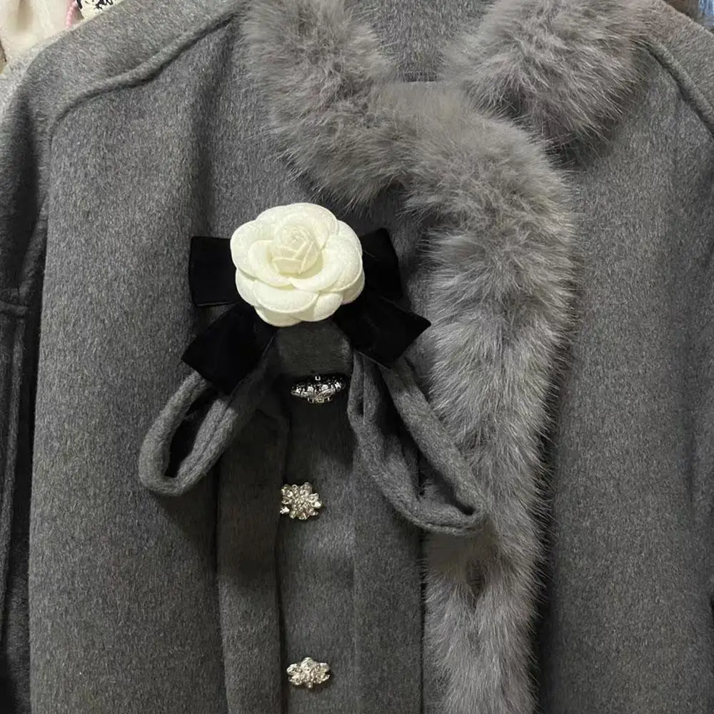 الشريط ربطة القوس فيونكة أنيقة كاميليا أسود أبيض دبوس مجوهرات تذكارية القماش التبعي كاميليا ربطة العنق بروش المرأة بروش