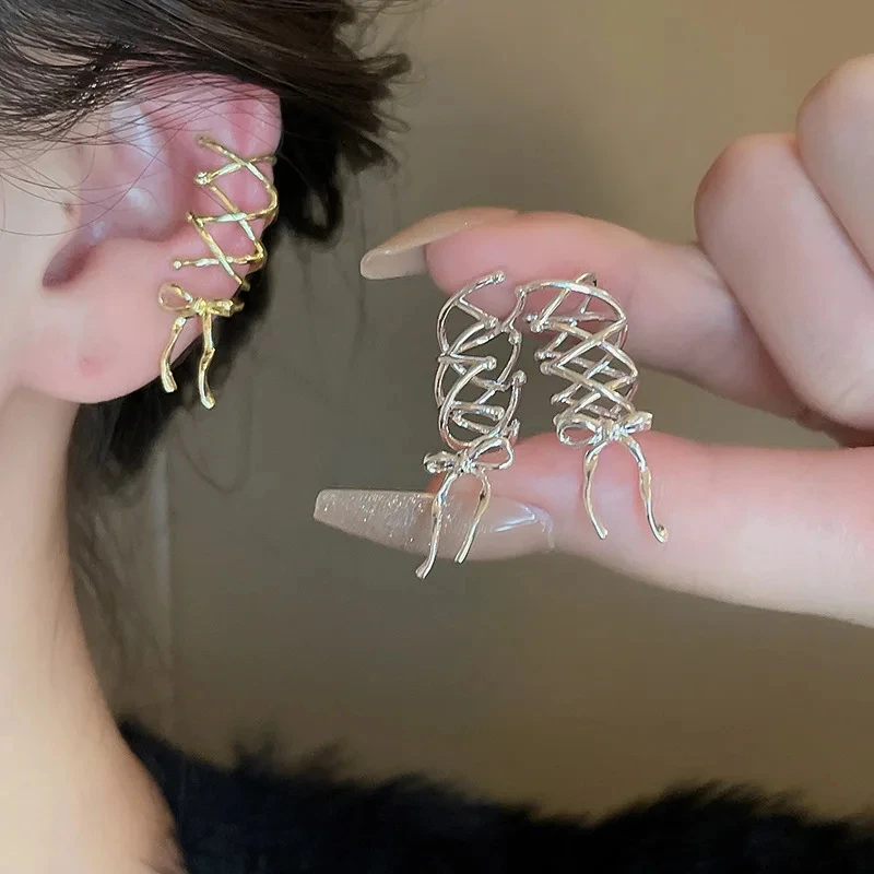 1 Paar Mode Silber Farbe Bogen Kreuz Ohrclip Ohrringe für Frauen minimalist ischen Metall ohne durchdringende Ohr manschette y2k Schmuck Geschenke