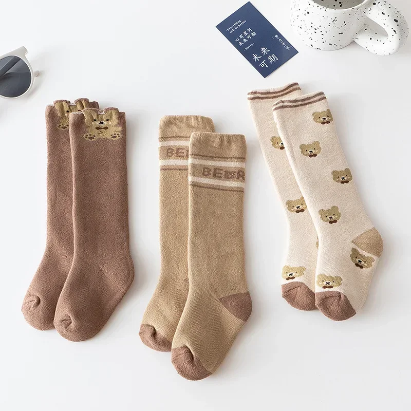 Nette Bär Baby Baumwolle Socken Herbst Winter Warme Terry Knie Hohe Socke für Neugeborene Einfarbig Cartoon Infant Lange Socken 양말