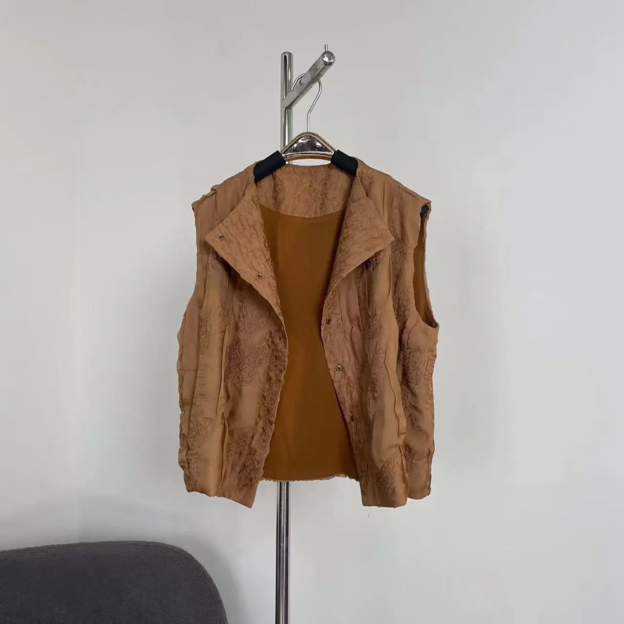 

Элегантный модный однотонный короткий жакет с одной пуговицей, плиссированный, простого стиля, женская верхняя одежда из полиэфирного волокна