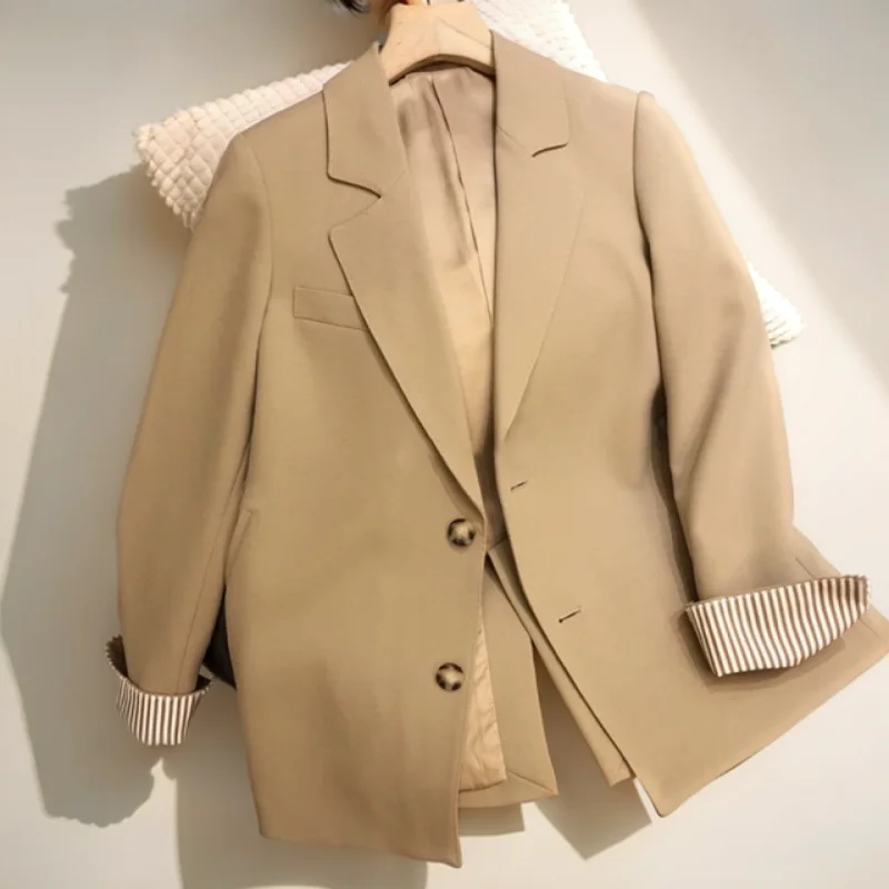 

Женский комбинезон-блейзер из крепа в эдвардианском стиле, изысканный, женственный, декоративный, с вырезами, высококачественный, текстурированный, утепленный, профессиональный, признанный, в стиле BF.