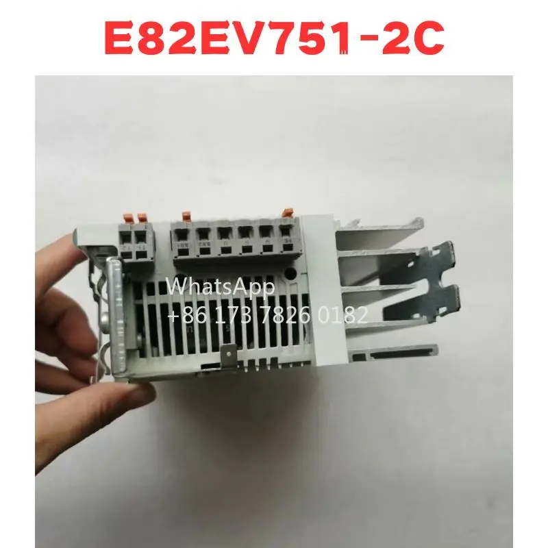 Gebrauchter Frequenzumrichter E82EV751-2C E82EV751K2C, OK getestet