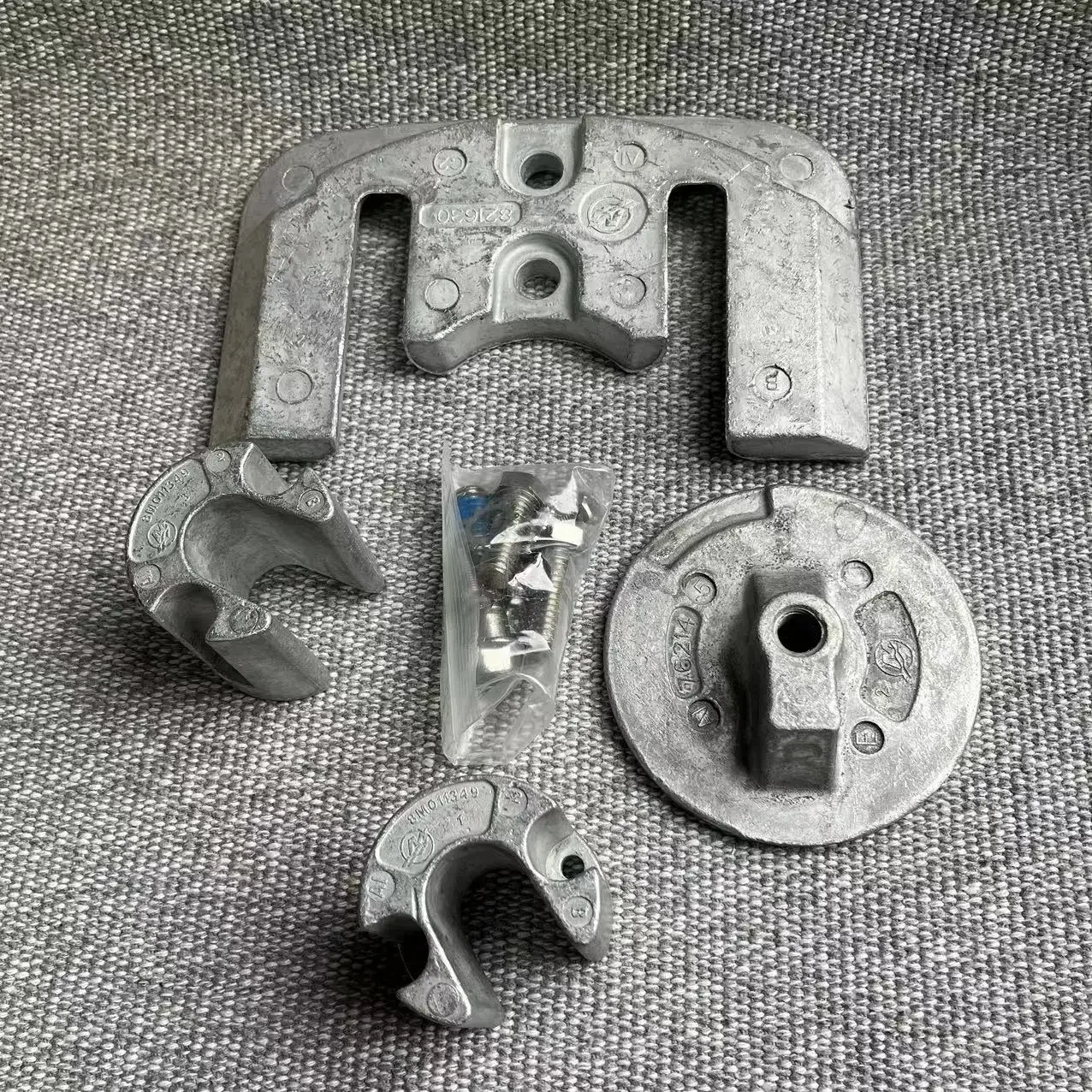 

Original imported from the United States Bravo one Two stern machine zinc block set marine zinc block anode