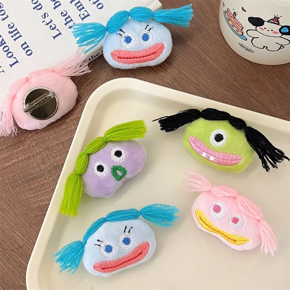 Funny Cartoon Big Eyes Plush Brooch Cute Kawaii Funny Big Mouth Pin Soft Breastpin Sausage Mouth Badge Couple