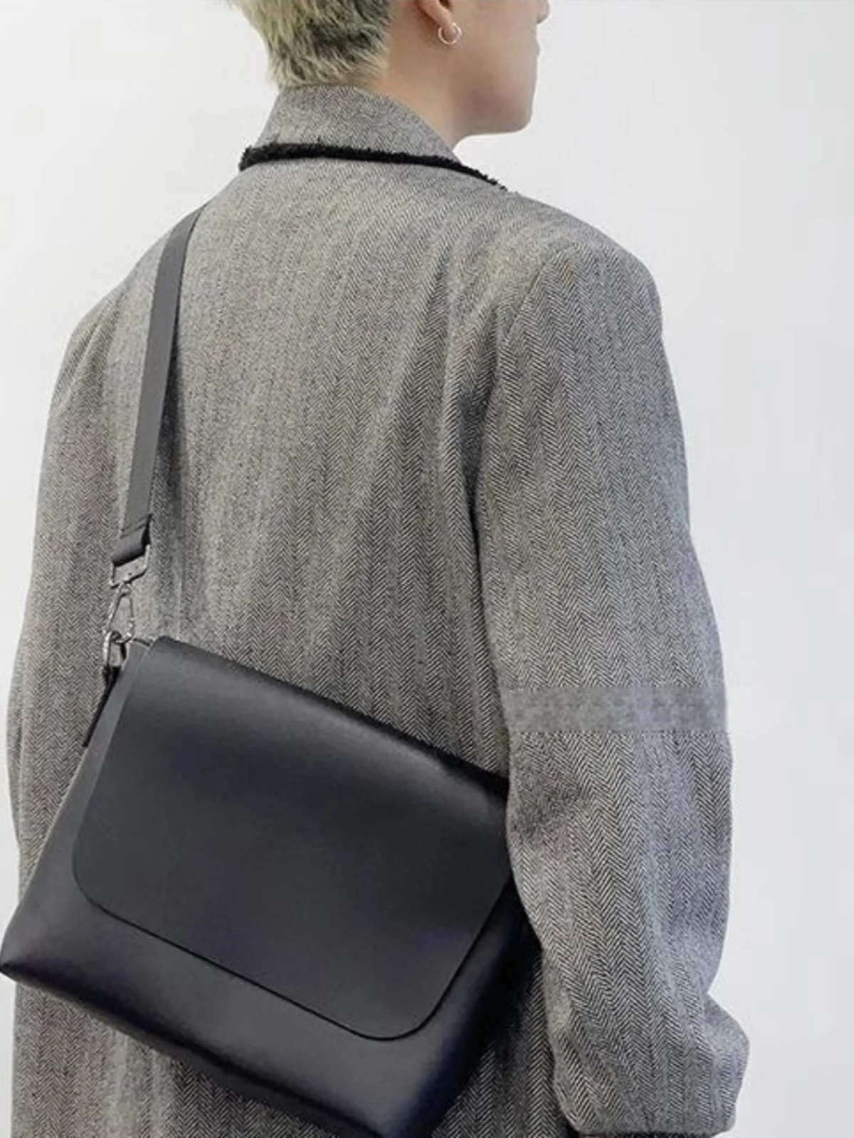 

2026, оригинальная модная новая сумка почтальона с откидной крышкой без пуговиц, простые и повседневные, универсальные модные сумки через плечо с квадратным плечом