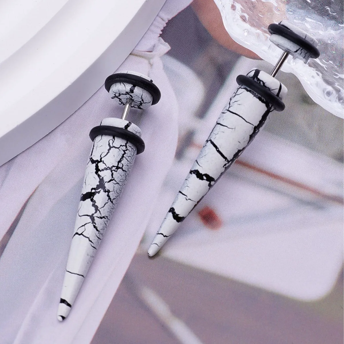 Wholesale New Earrings Punk Style Black and White Crack Ear Cone Expander Fake Cone Ear Stud Ear Plug Piercing Jewelry 2/10Pcs