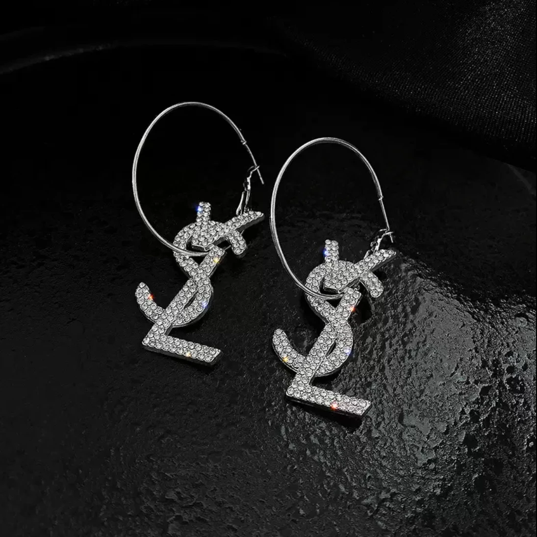 Design-inspired new luxury fashion exaggerated letter big earrings for women exploding earrings high-end studs ear accessories