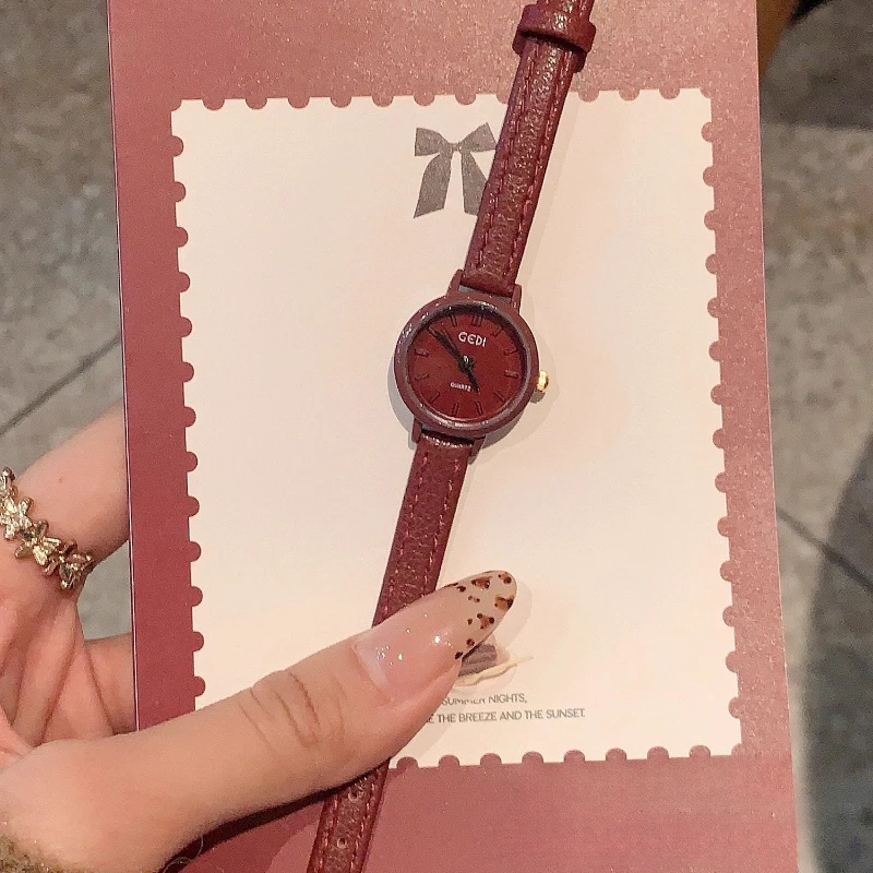 Classic trend elegant women's watch light luxury niche retro high sense 2025 new waterproof quartz watch birthday gift