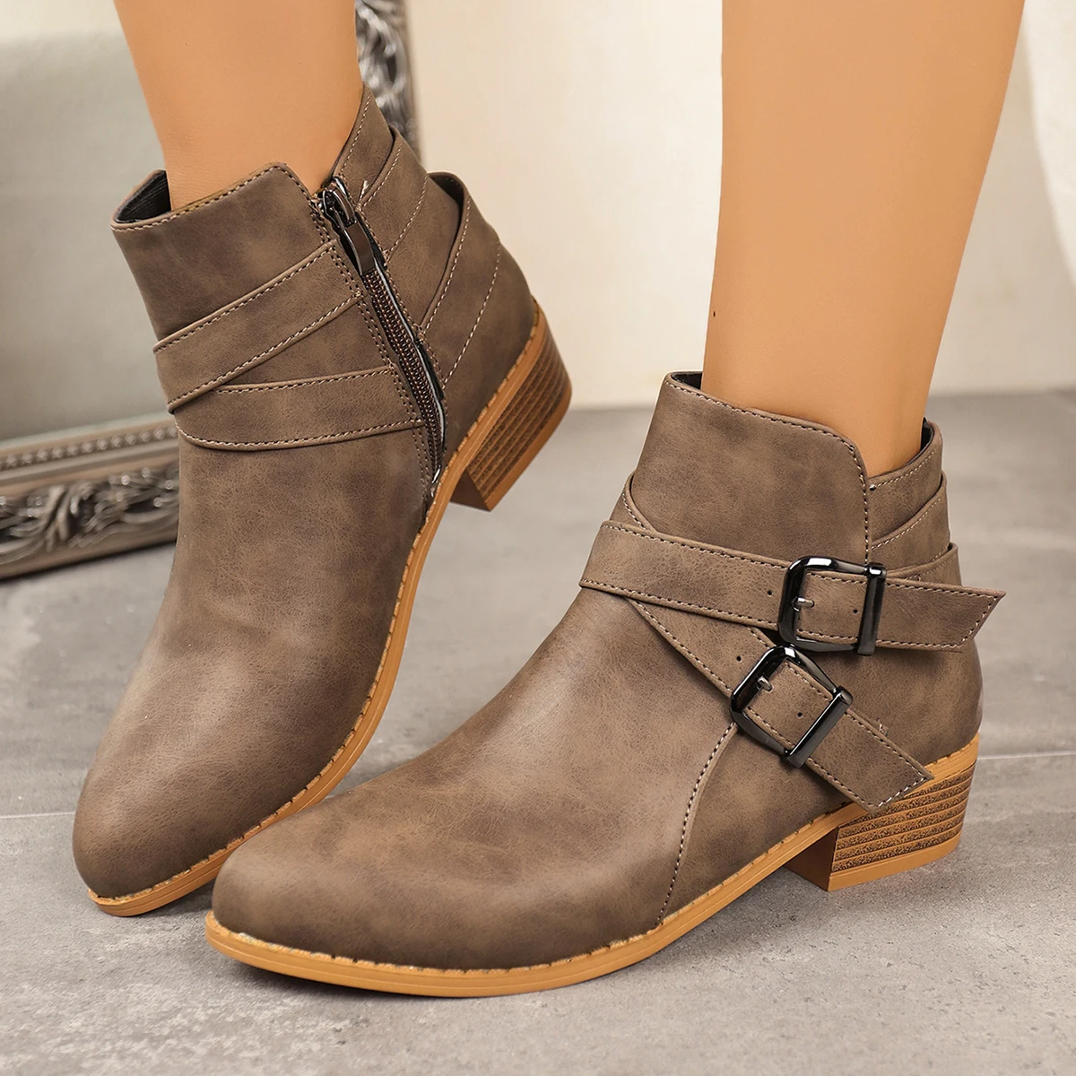 

2025 New Winter Women Boots Large Size Medium Heel Ankle Boots Thick Heel Fashion Shoes Women Retro Round Toe Short Boots Women