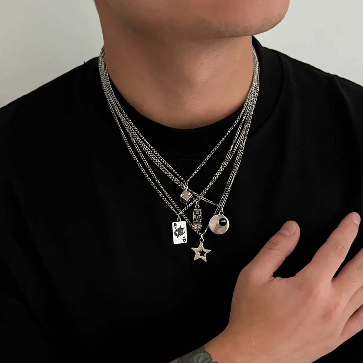 

KunJoe 5Pcs/Set Punk Playing Cards Pentagram Pendant Necklace for Men Hip-Hop Geometric Dice Adjustable Choker Necklace Jewelry