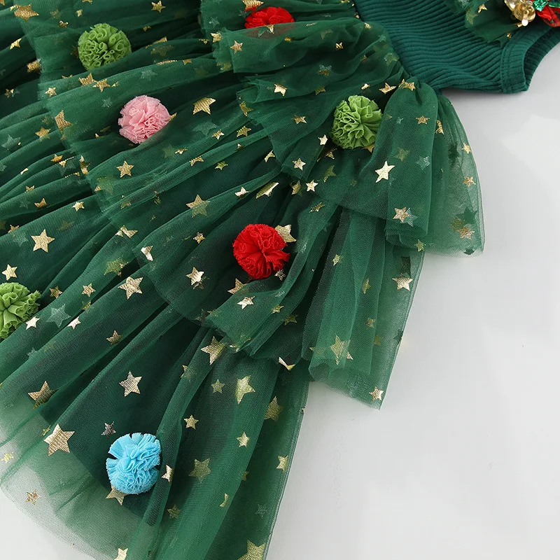 Weihnachts-Schwestern-Partnerlook: Ärmelloses Rüschen-Schulterkleid mit Weihnachtsbaum-Motiv für Mädchen (0-6 Jahre) – Detail 7