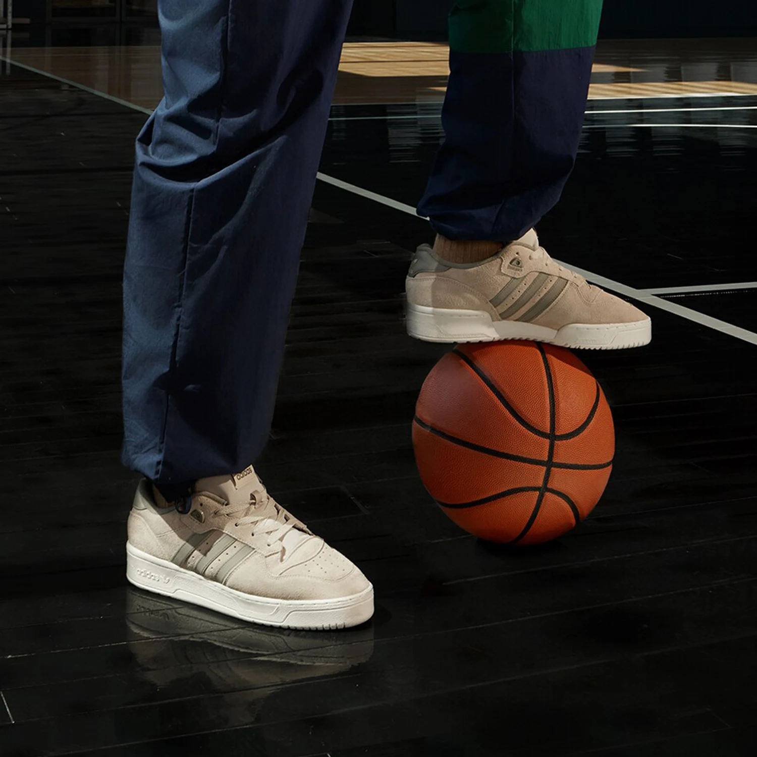 

Оригинальные повседневные кроссовки унисекс adidas Originals RIVALRY LOW IE7211