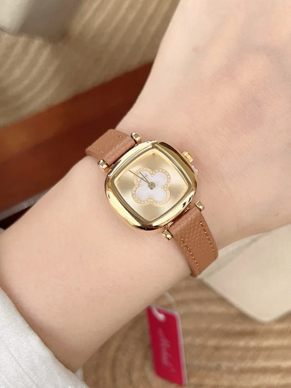 Black and gold mini sugar cube watch for womena luxurious retro style a highquality luxury wristwatch and a great gift for girls