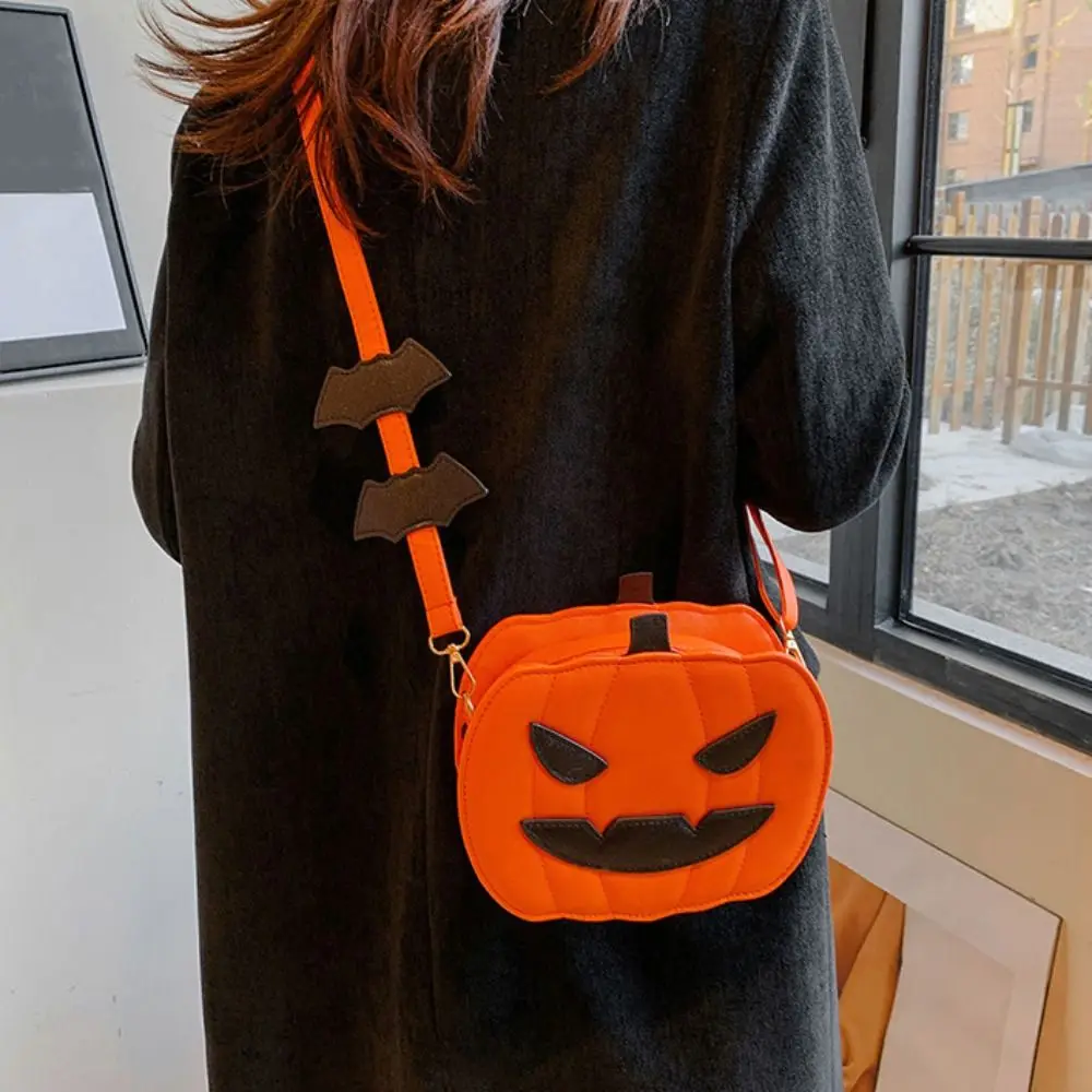 

Новинка, сумка из искусственной кожи с тыквой на Хэллоуин, забавная сумка через плечо с тыквой и летучей мышью, большая вместительная квадратная сумка через плечо для вечеринки