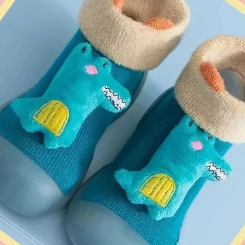 

Прогулочная обувь, обувь для куклы с героями мультфильмов, осенние и зимние детские высокие носки на мягкой подошве, обувь для мальчиков и девочек