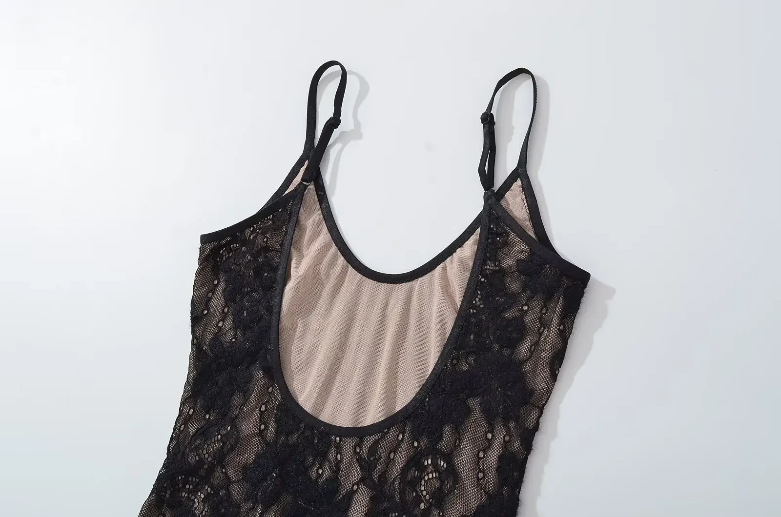 Sexy, durchsichtiger Spitzen-Bodysuit mit Futter, rückenfreier Spaghetti-Träger-Body, eng anliegender, kurzer Jumpsuit, figurbetonte Romper- und Playsuit-Modelle für Damen. – Detail 30