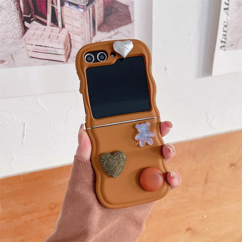 เคสโทรศัพท์ขนาดเล็กหมีสีน้ำตาลสำหรับ Samsung Galaxy Z flip 6 5 4 3ฝาหลังป้องกันสำหรับ ZFlip4 ZFlip5 ZFlip6เคสผิวนอก