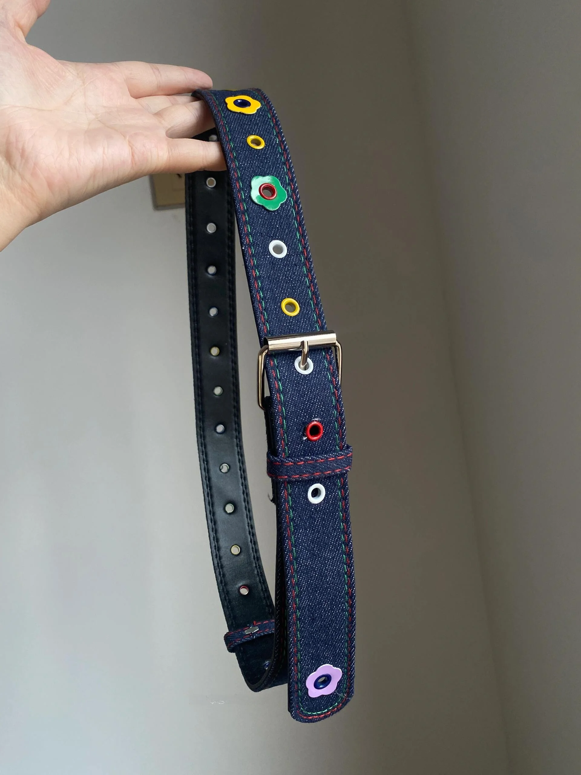 cinto-feminino-vintage-de-tecido-jeans-azul-com-flores-ajustavel-decorativo-design-vazado