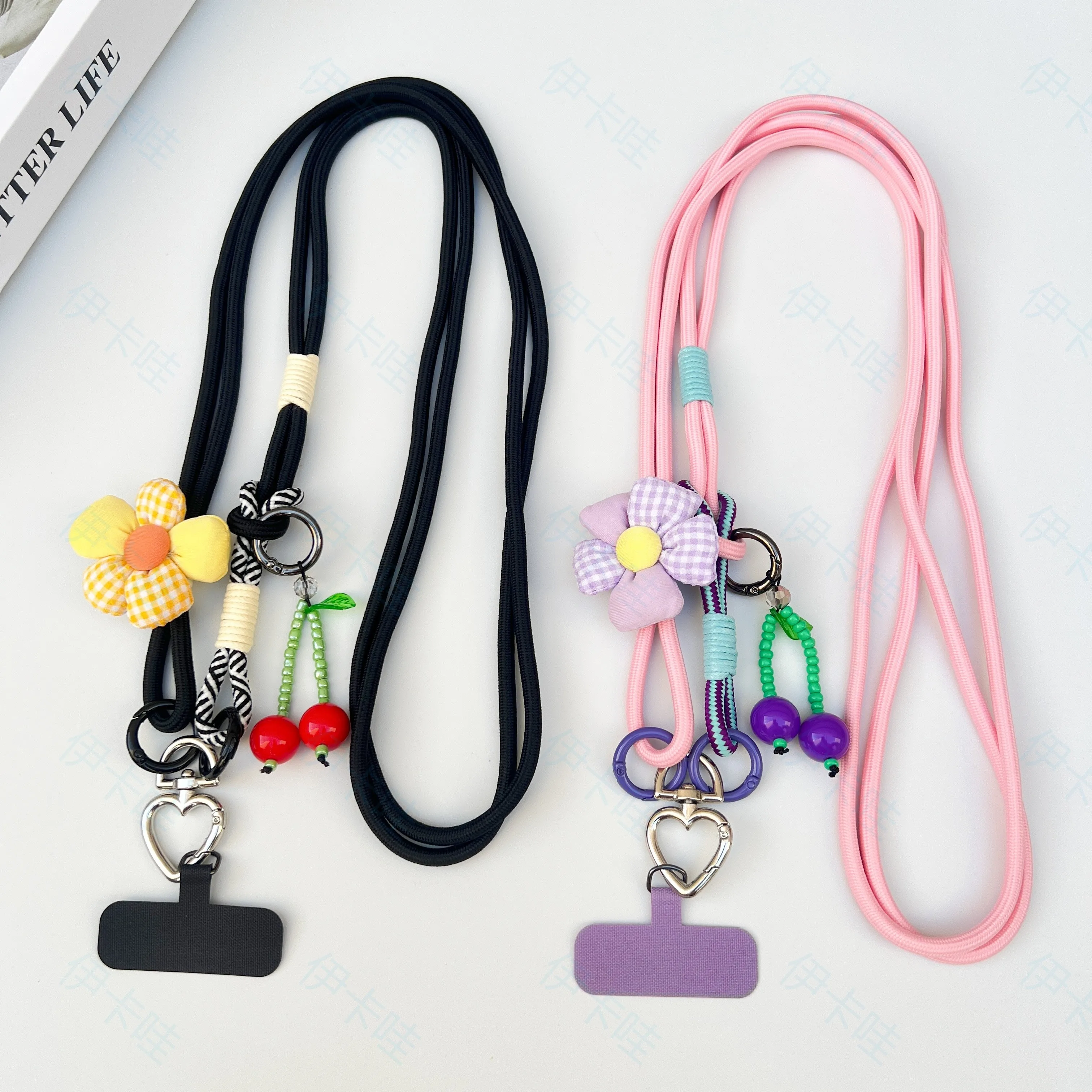Cordão multifuncional dois em um para celular com uma longa corda inclinada e pingente de flor em forma de coração giratório