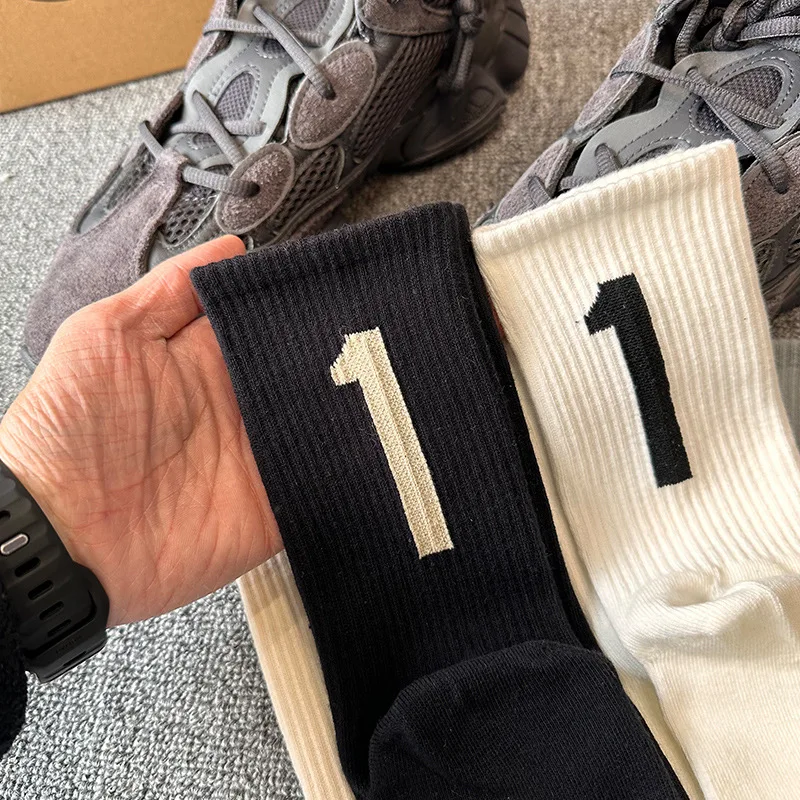 4 paare/schachtel Socken Mann Parodie Kanye Geier '1' Hip Hop Match Basketball Fuzzy Socken Männer Frauen Mode Socken Geschenke für Männer – Detail 4