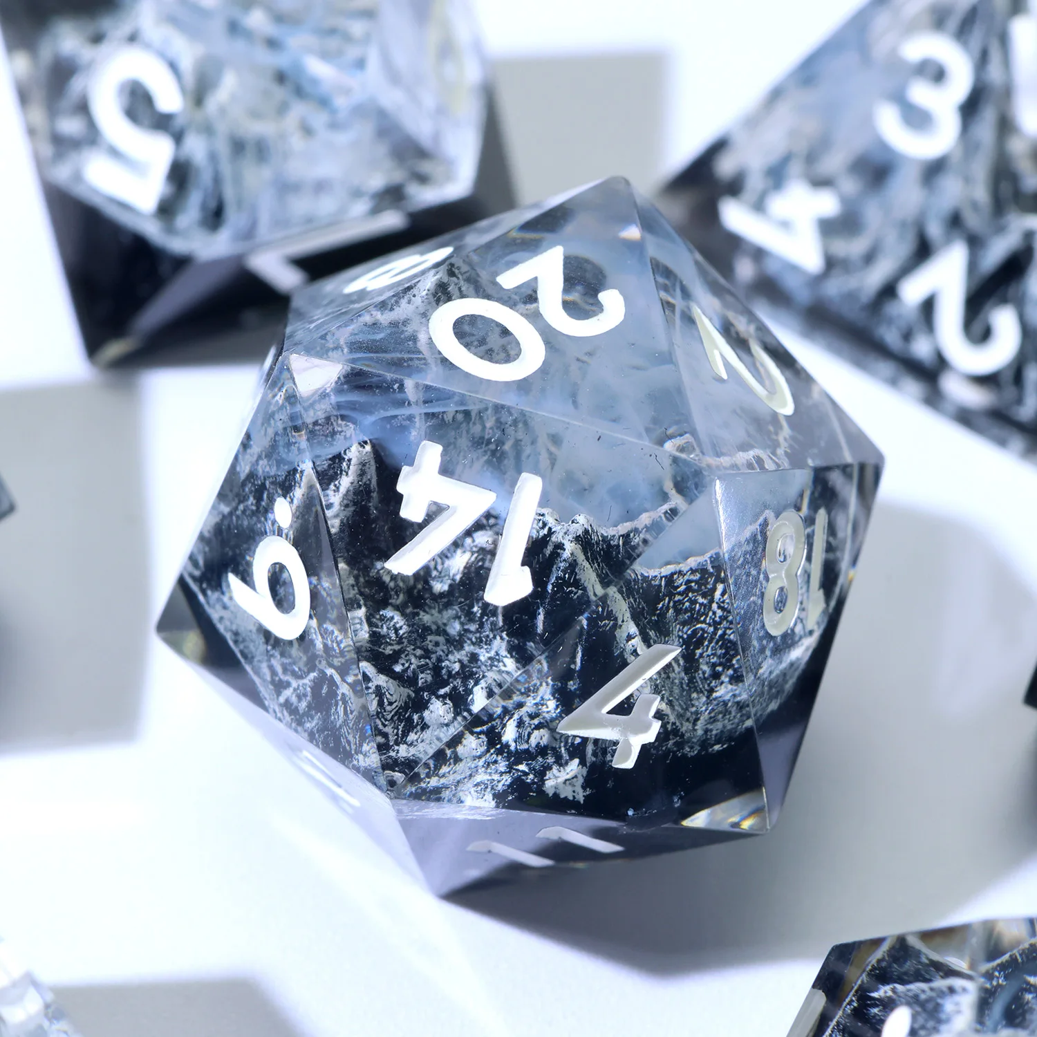 

Frozen Throne Polyhedral RPG Dice-Handmade Eternal Snow Mountain Resin DND Set for Dungeons & Dragons-M White