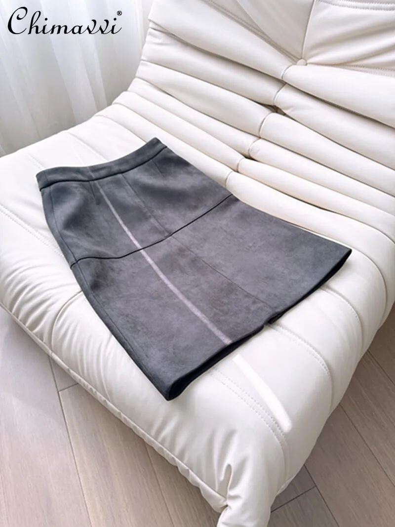 

Элегантная облегающая юбка из высококачественной замши с разрезом спереди, новая модная модель для женщин, весна-осень 2026