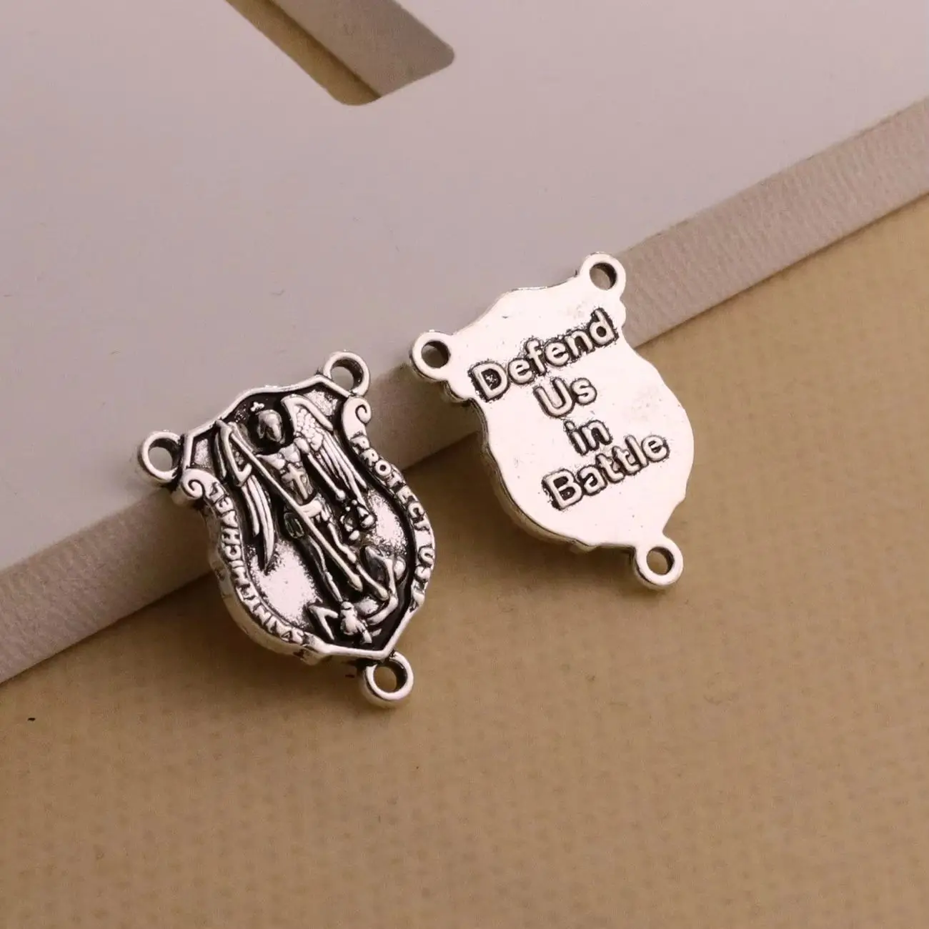 10 Uds. Medalla cristiana de San Miguel protección del Arcángel Rosario de San Miguel pieza de centros de mesa para accesorios de joyería DIY