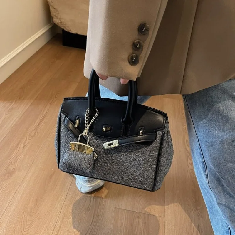 

Fashion Forward Textured Shoulder Bag For Women Unique Underarm Bag For Adding Depth To Your Outfit Ensemble