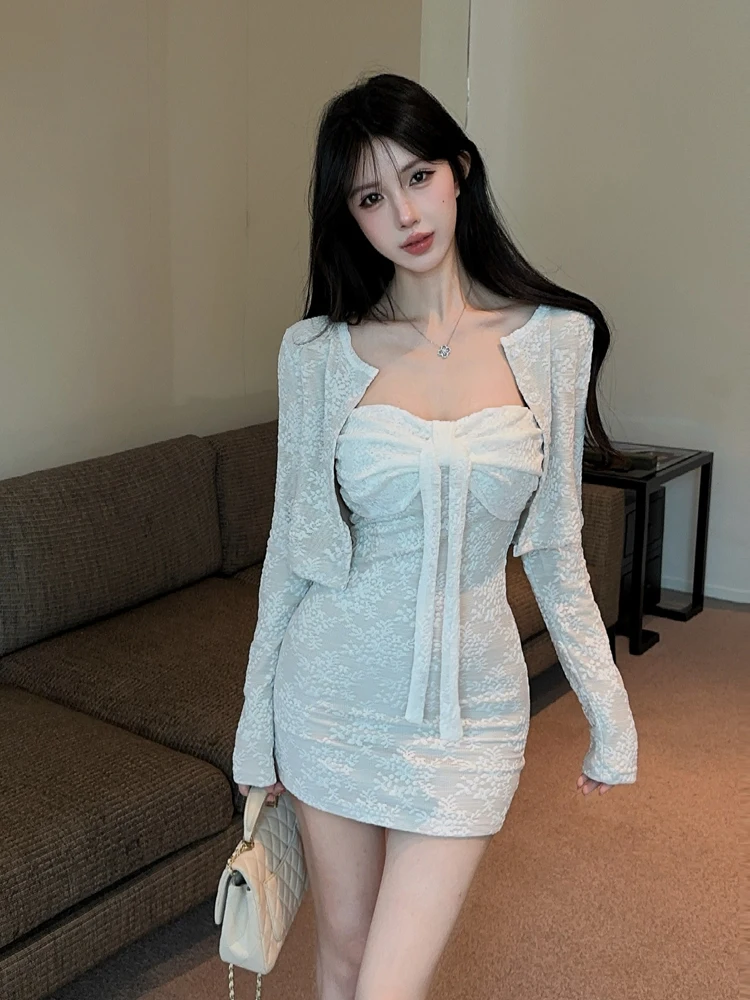 Pure Desire Style Slimming Lace Trimmed Long Sleeve Dress Set with Inner Wear Strap Design And Chest Pad for Women