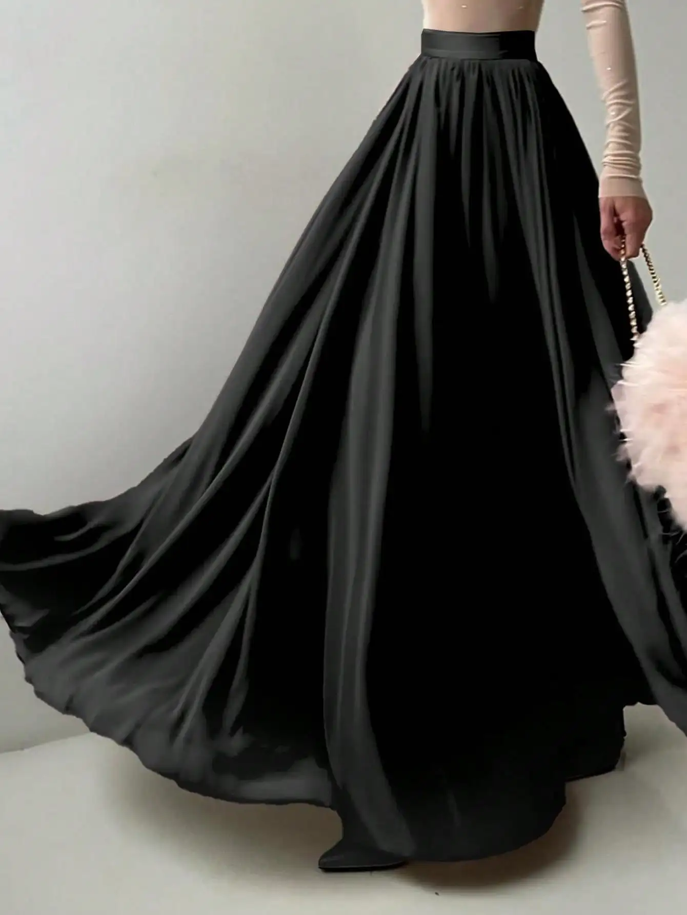Abito lungo fluido estivo plissettato in chiffon a rete nera elegante da donna, adatto per festival musicali, abbigliamento quotidiano per ragazze giovani