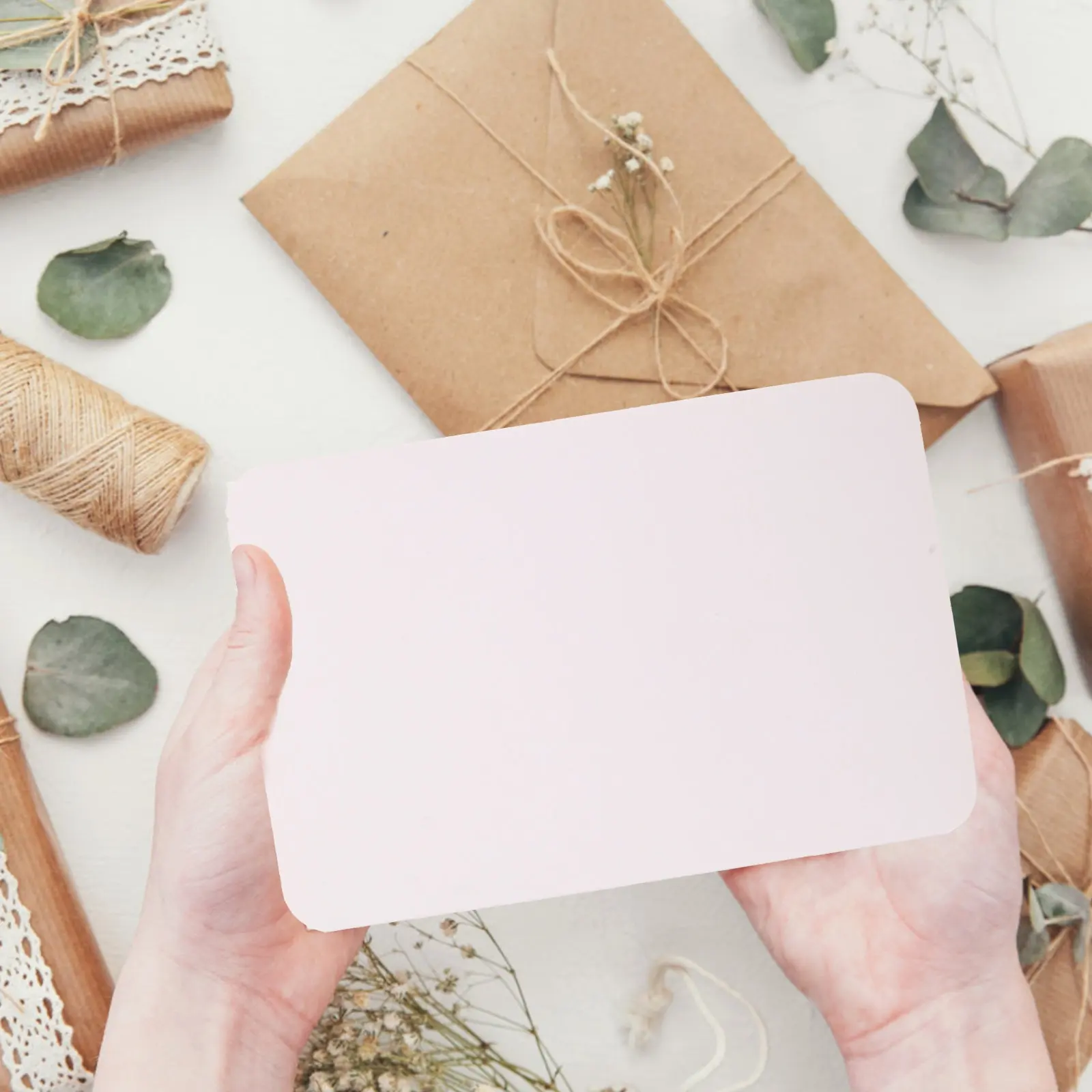 

50 шт. пустых открыток для пожеланий из крафт-бумаги, складные подарочные карточки для праздников и вечеринок, пустые открытки для пожеланий и сообщений