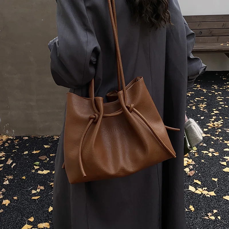 

2025 Autumn Vintage Tote Bag, Spacious Shoulder Purse for Women, Casual Commuter Crossbody, Fashion Day-to-Night Bag, Textured